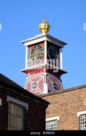 Uhr auf dem Lager bei Coalbrookdale Eisenhütten, Shropshire, Großbritannien Stockfoto