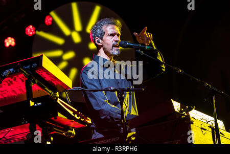 Level 42 live im Pavillon in Bournemouth mit: Level 42, Mike Lindup Wo: Bournemouth, Großbritannien Wann: 23.Okt 2018 Credit: WENN.com Stockfoto