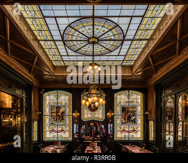 Interieur Design der Brasserie Le Falstaff in der Altstadt Stockfoto