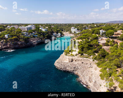 Spanien, Balearen, Mallorca, Luftbild der Bucht Cala Santanyi, Strand und Roca Fesa Stockfoto