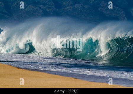 Absturz Shorebreak wave in Hawaii Stockfoto