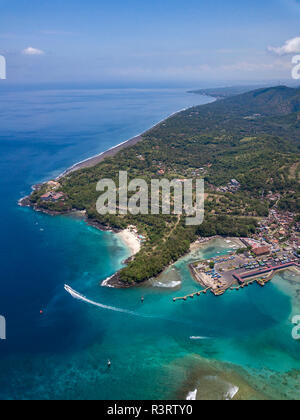 Indonesien, Bali, Luftaufnahme von Padangbai, Bucht, Strand Stockfoto