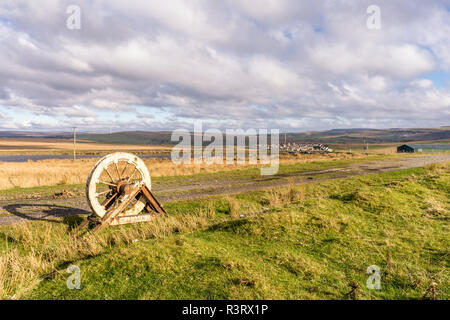 Riemenscheibe an Fochriw in der Nähe der Zeche mine feeder Teich - abgebrochene Vorgänge aus dem späten 19. Jahrhundert, Industriekultur, South Wales, Großbritannien Stockfoto