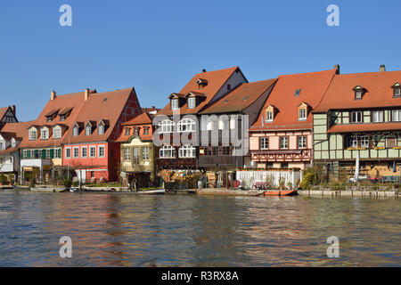 Deutschland, Bamberg, Klein Venedig mit Blick auf die Regnitz im Vordergrund. Stockfoto