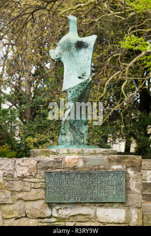 Irland, Dublin, St. Stephens Green, Statue von WB Yeats von Henry Moore Stockfoto