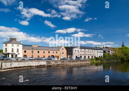 Irland, County Sligo, Sligo, Blick auf die Stadt am Fluss Garavogue Stockfoto