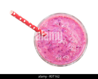 Blackberry Joghurt oder Smoothie auf weißem Hintergrund. Ansicht von oben. Gesunde Ernährung Stockfoto