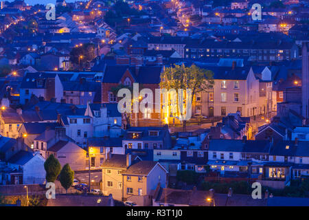 Irland, Cork, Cork City, erhöhte Stadt Blick von St. Patrick's Hill, Dämmerung Stockfoto