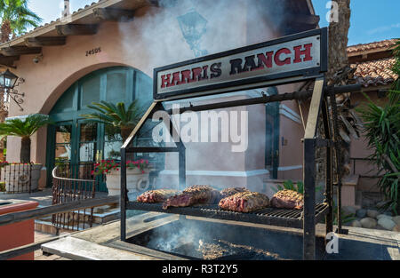 Kalifornien, Coalinga, Harris Ranch Inn & Restaurant, Fleisch am Grill Stockfoto