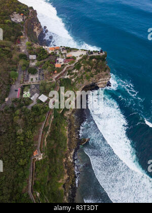 Indonesien, Bali, Luftaufnahme von Uluwatu Tempel Stockfoto