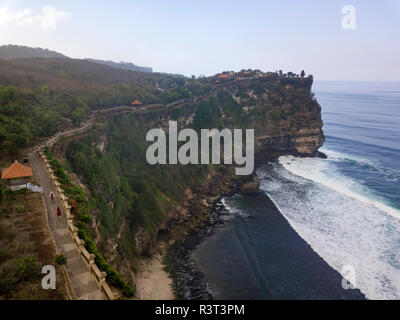 Indonesien, Bali, Luftaufnahme von Uluwatu Tempel Stockfoto