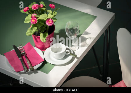 Tabelle Einstellung in ein Hotel Stockfoto