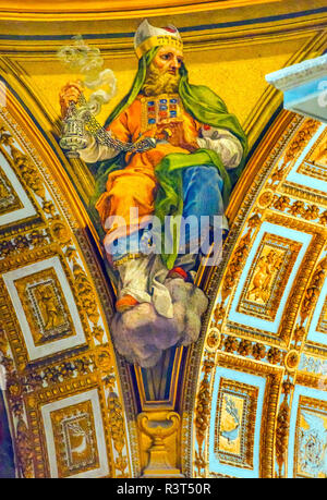 Saint Peter's Basilica, Vatican, Rom, Italien. Weihrauch wird in einem heiligen Ritual der Reinigung und Läuterung verwendet Stockfoto