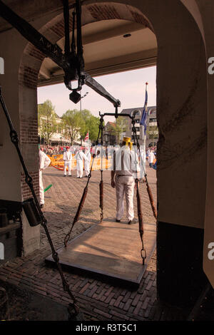 Lokaler Teilnehmer auf dem Käsemarkt, Alkmaar, Niederlande Stockfoto