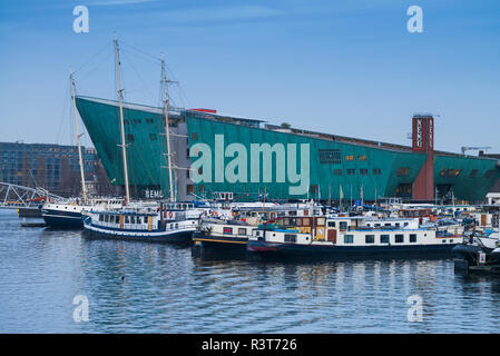 Niederlande, Amsterdam. Oosterdok, NEMO Science Center Gebäude Stockfoto