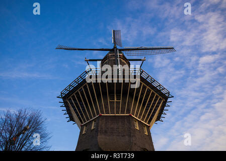 Niederlande, Amsterdam. Östliches Hafengebiet, De Gooyer Mühle Stockfoto