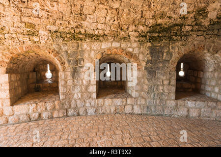 Geschütztürme auf die große Mauer, Ston, Dalmatien, Kroatien Stockfoto