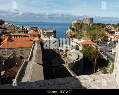 Blick entlang der Wand der alten Stadt Stockfoto