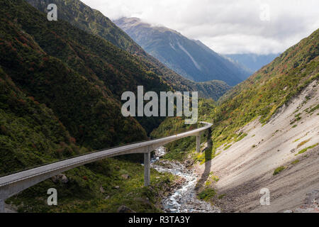 Neuseeland, Südinsel, Südliche Alpen, Arthur's Pass Bridge Stockfoto