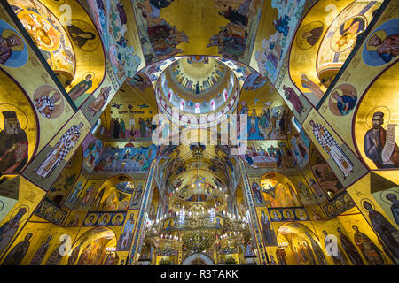 Montenegro, Podgorica. Innenraum der serbisch-orthodoxen Kirche. Kredit als: Jim Zuckerman/Jaynes Galerie/DanitaDelimont.com