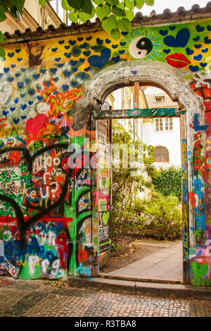 Die in Prag - Tschechien - Auf 07/25/2015 - farbige Graffiti von sogenannten John Lennon Mauer in Prag Stockfoto