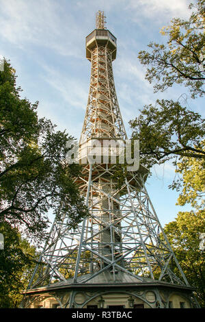 Die kleine Eiffelturm auf Petrin Hügel in Prag, Tschechische Republik Stockfoto