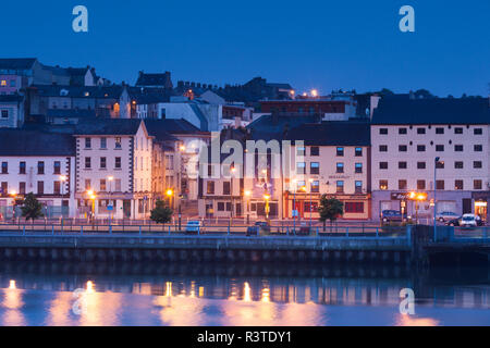 Irland, County Waterford, Waterford City, Skyline, Dämmerung Stockfoto