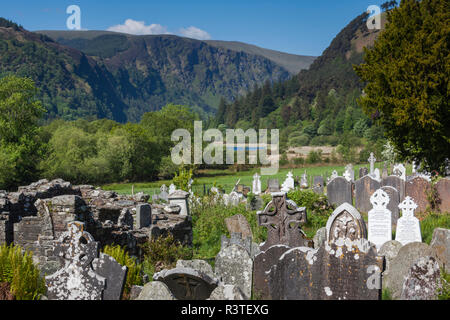 Irland, County Wicklow Glendalough, alten monastischen Siedlung begonnen von St. Kevin, Friedhof Stockfoto