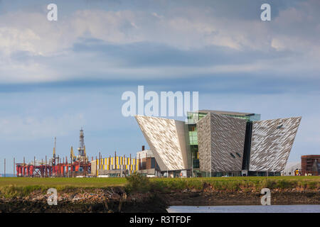 Großbritannien, Nordirland, Belfast Docklands, Äußere der Titanic Belfast Museum Stockfoto