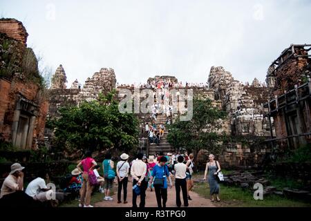 Siem Reap, Kambodscha - September 12, 2010: Touristen, die in den Tempeln von Angkor Wat Stockfoto