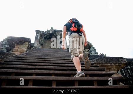 Siem Reap, Kambodscha - September 12, 2010: Touristen, die in den Tempeln von Angkor Wat Stockfoto