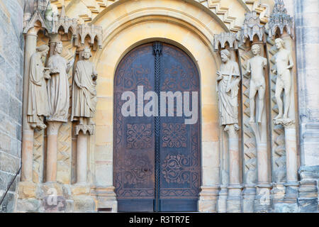 Tür der Kaiserdom (Kaiserdom), Bamberg (Weltkulturerbe der Unesco), Bayern, Deutschland Stockfoto