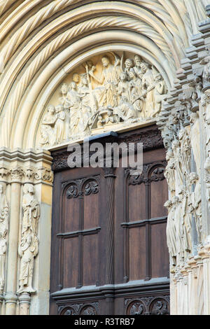 Tür der Kaiserdom (Kaiserdom), Bamberg (Weltkulturerbe der Unesco), Bayern, Deutschland Stockfoto