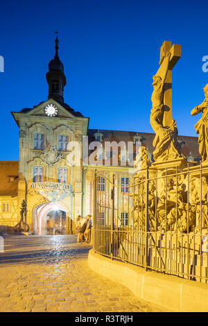 Altes Rathaus (Altes Rathaus) in der Abenddämmerung, Bamberg (Weltkulturerbe der Unesco), Bayern, Deutschland Stockfoto