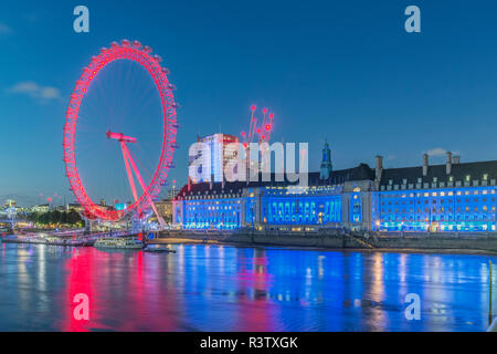UK, London. London Eye in der Dämmerung Stockfoto