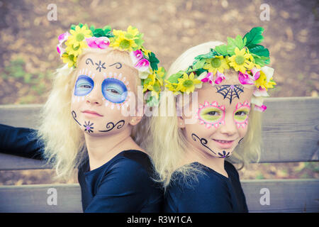 Cute/Mädchen mit Sugar Skull Make-up Stockfoto