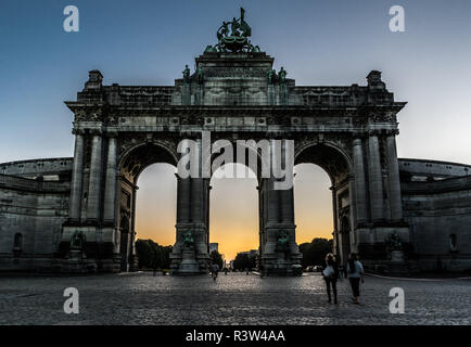 Die Bögen der Jubelpark ab mit dem Königlichen Museum und der Park in Brüssel, Belgien Stockfoto