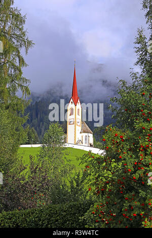 Die Nikolaikirche in Winebach bei Innichen Stockfoto