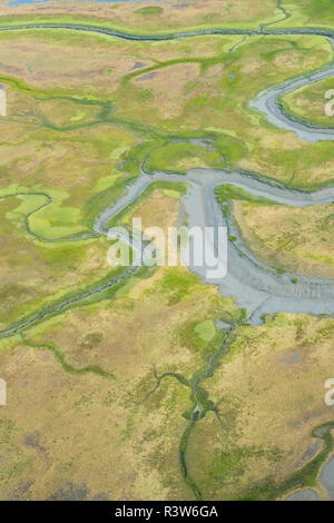 Eine Luftaufnahme über Wattenmeer und Buchten entlang der östlichen Flanke des Cook Inlet, Alaska. Stockfoto