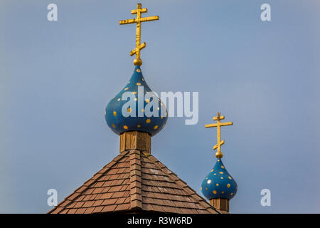 USA, Alaska, Kodiak. St. Herman orthodoxen Priesterseminar. Abbildung des Byzantinischen kreuz und Zwiebelturm Design. Stockfoto