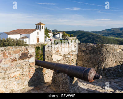 Die Kirche Santa Maria. Ohrid einen berühmten mittelalterlichen Bergdorf und touristische Attraktion im Alentejo. Portugal Stockfoto