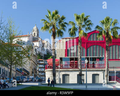 Die Altstadt mit Mercado Ferreira Borges. Die Altstadt ist als UNESCO-Weltkulturerbe. Portugal Stockfoto