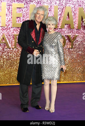 Bohemian Rhapsody UK Premiere auf der SSE Arena Wembley, London Mit: Brian May, Anita Dobson Wo: London, Großbritannien Wann: 23.Okt 2018 Credit: WENN.com Stockfoto