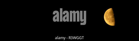 Half Moon Hintergrund, der Mond ist eine astronomische Körper, umkreist die Erde Stockfoto