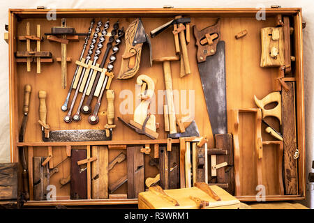 Der alte Zimmermann manuelle Werkzeuge in einer alten Schreinerei Stockfoto
