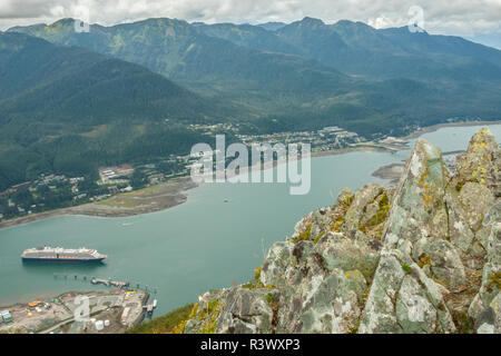 USA, Alaska, Juneau. Kreuzfahrtschiff auf gastineau Kanal. Stockfoto