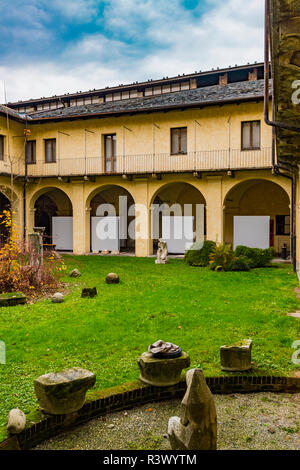 Italien Piemont Cuneo Piazza Virginio ex Piazza del Mercato del Vino - Chiesa di San Francesco, monumentalen Komplex - Kreuzgang, Chiostro, Stockfoto