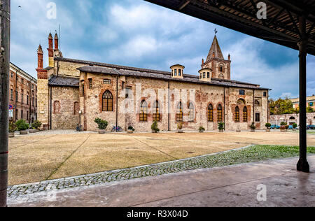 Italien Piemont Cuneo Piazza Virginio ex Piazza del Mercato del Vino - Chiesa di San Francesco, monumentalen Komplex Stockfoto