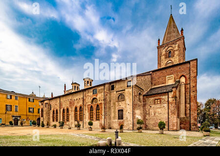 Italien Piemont Cuneo Piazza Virginio ex Piazza del Mercato del Vino - Chiesa di San Francesco, monumentalen Komplex Stockfoto