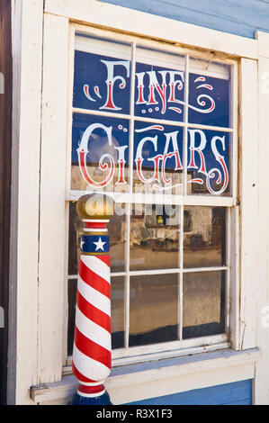 Barbershop Fenster in der Geisterstadt Randsburg, Kalifornien, USA Stockfoto